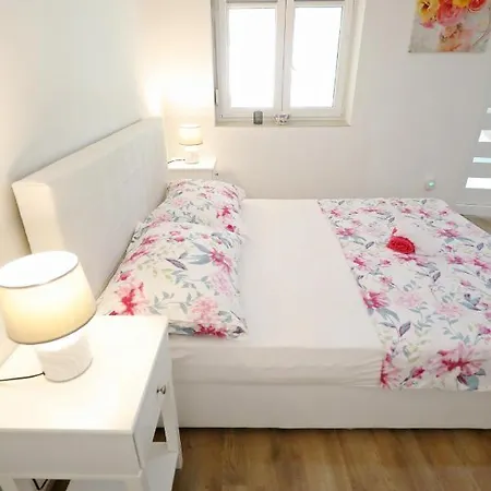 Andelo & Marino Apartamento Sukošan